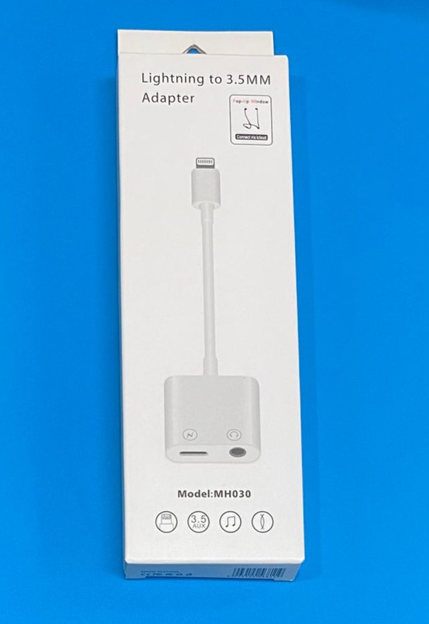 Lightning to 3.5mm Audio + Lightning Adapter